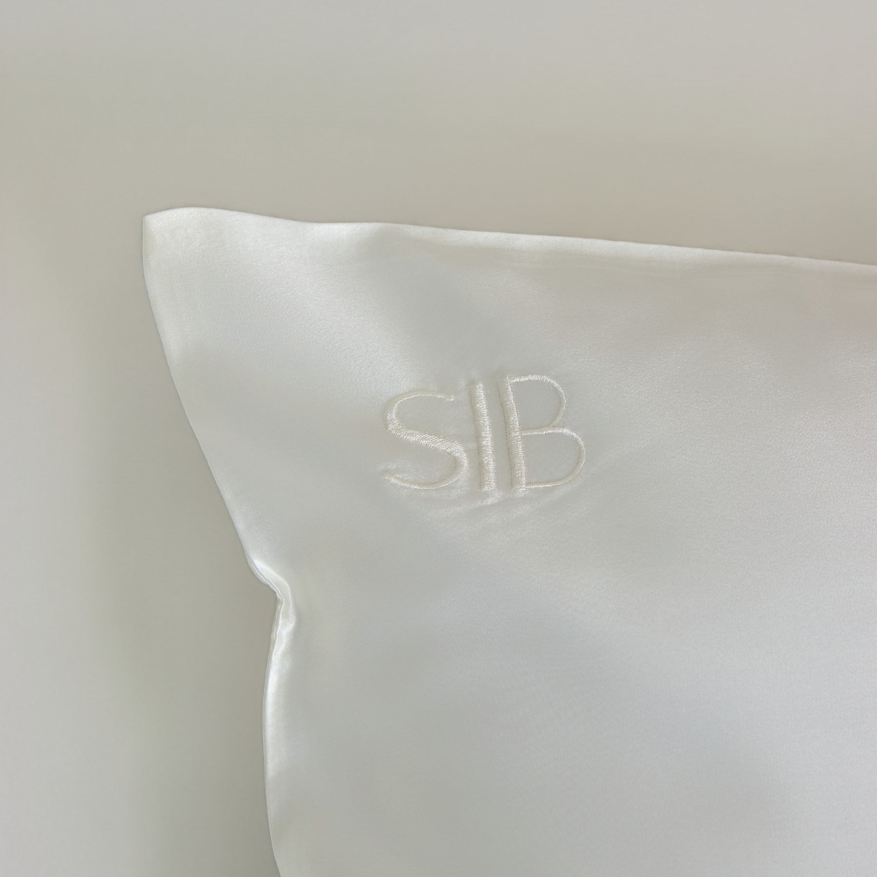 SIB® Hyaluronic acid infused silk pillowcase